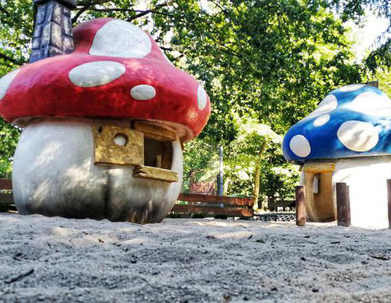 Domek-grzybek na plac zabaw